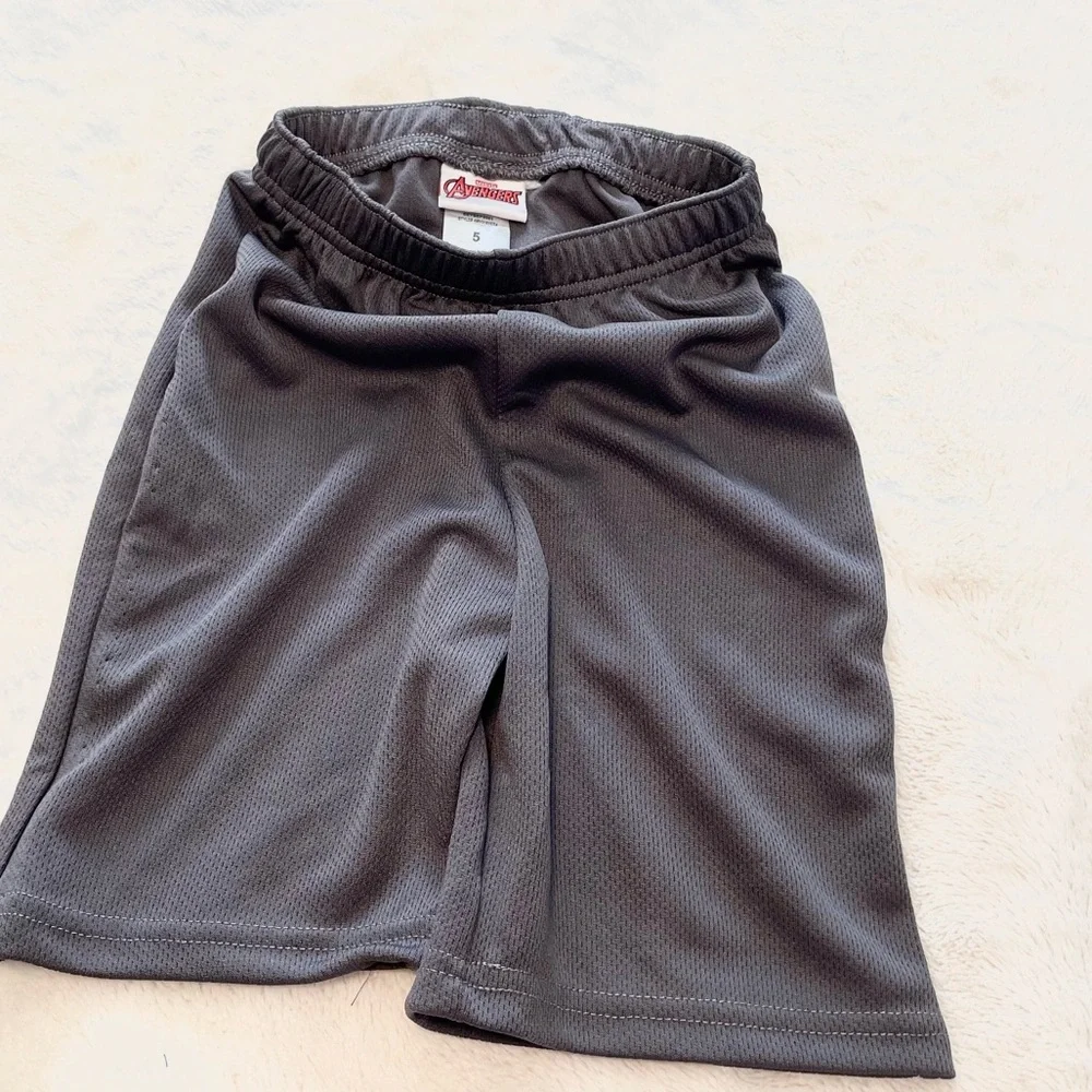 🆕Boy’s Marvel Avengers Shirt/Shorts Set Size 6